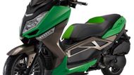 Kentoya Moto Maximus 125 - Skútr, který se svou velikostí vyrovnává velkým cestovním strojům, ale je cenově výrazně dostupnější. Na poměrně vysokou hmotnost 150 kg má ale méně výkonu. Jeho jednoválec produkuje 6 KW, což je mnohem méně než u nejsilnějších 125 ccm skútrů na trhu. Tento model vyjde na 54 990 korun. Za poloviční cenu tedy dostanete poloviční výkon.