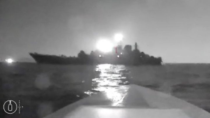Zmizte z našich vod. Ukrajinci stupňují tlak na Krym, udeřili na klíčové mosty i lodě