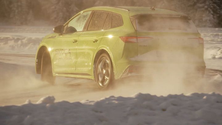 Kdysi Octavia, teď Enyaq. Novinář zajistil škodovce dva Guinessovy rekordy na ledě; Zdroj foto: Škoda Auto