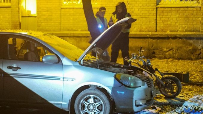 V autě ukrajinského poslance vybuchla bomba. Zemřel jeden člověk