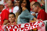 Polská fanynka před utkáním skupiny A mezi Českou republikou a Polskem.
