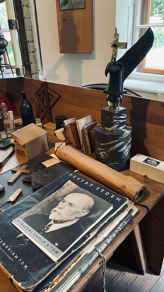 V domě architekta Plečnika je dnes muzeum, které uchovává jeho nábytek, modely i kresby.