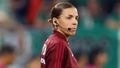 Čtvrtá rozhodčí Stephanie Frappartová v zápase MS 2022 Mexiko - Polsko