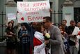 Demonstrace na podporu běloruského odporu proti volbám u běloruské ambasády v Moskvě.