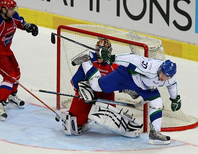 Perežogin (37, Salavat Julajev Ufa) v jihočeském brankovišti.