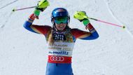 Suverénně vyhrála americká favoritka Mikaela Shiffrinová, která získala třetí světové zlato ve slalomu za sebou.