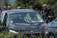 U Paříže útočil podle všeho přistěhovalec z Alžírska, policie ho dopadla při útěku na dálnici