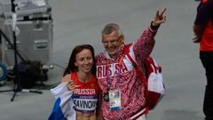 Ruský trenér Vladimir Kazarin a jeho svěřenkyně Maria Savinovová (doping).