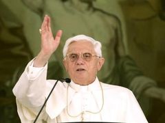 Benedikt XVI. prý o Wielgusově kontroverzní minulosti do propuknutí skandálu neměl potuchy