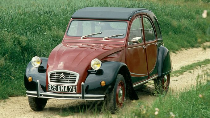 Před 75 lety se v Paříži poprvé ukázal Citroën 2CV.