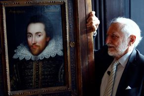 Vědci objevili nový Shakespearův portrét. Boří mýty