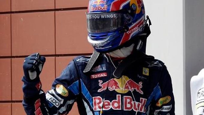 Mark Webber se raduje z pole-position