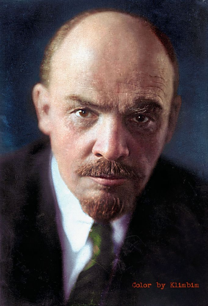 Vladimir Iljič Lenin na nedatovaném snímku. Kolorovaná fotografie