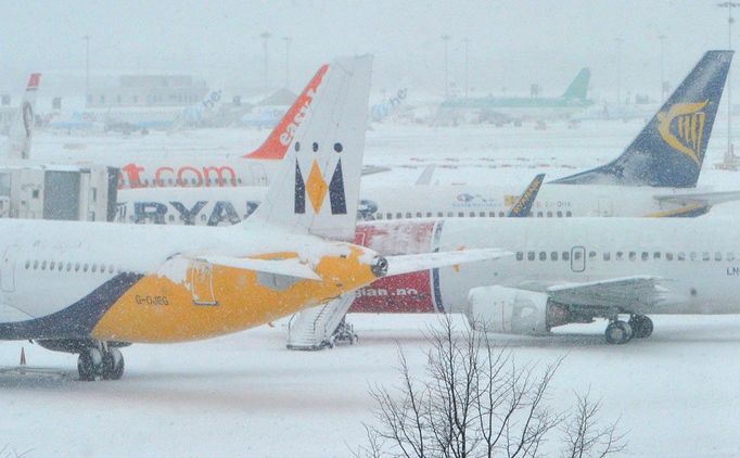 Pohled na letiště Gatwick u Londýna.