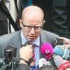 Přichází Bohuslav Sobotka, kterého jeho spolustraníci vyřadili z vyjednávacího týmu pro sestavení vládní koalice.