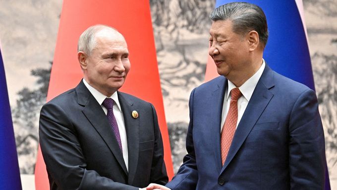 Ruský prezident Vladimir Putin a jeho čínský protějšek Si Ťin-pching v Pekingu 16. května 2024