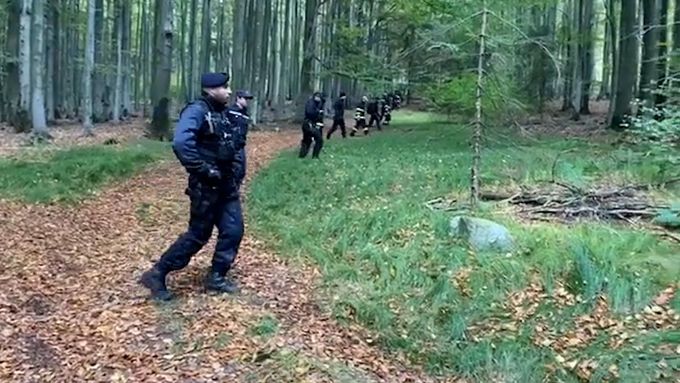 Die Tschechen suchten ein achtjähriges Mädchen aus Deutschland.  Zwei Tage später fanden sie ihn lebend. "Wir sind sehr dankbar" sagte ein deutscher Polizeisprecher.