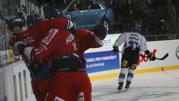 Čeští hokejisté rozjeli domácí turnaj vítězně