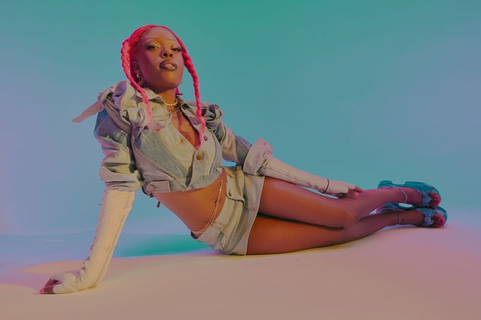 Hudebnice Sudan Archives.