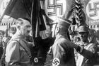 Hitler se následně vydal na oslavnou jízdu po Rakousku, která vyvrcholila ve Vídni 2. dubna 1938. Tam na něj čekalo na 200 tisíc lidí, aby si vyslechli jeho projev.