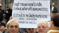I když vedeme plamenné řeči, některých hrdinů se stále štítíme