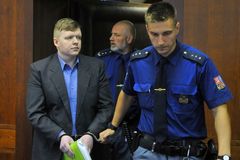 Kvůli podezřelým bitcoinům policie zadržela a obvinila Jiřikovského, píše Deník N