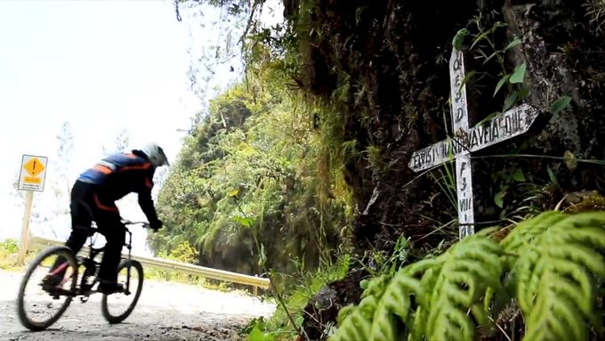 Ráj pro cyklisty. Nebezpečná Cesta smrti v Bolívii láká milovníky adrenalinu. Podívejte se na další díl pořadu Na tripu.