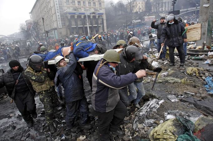 ATTENTION EDITORS - VISUAL COVERAGE OF SCENES OF INJURY OR DEATH - Anti-government protesters carry an injured man on a stretcher in Independence Square in Kiev February