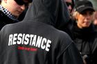 Policie obvinila 15 žen z propagace neonacismu