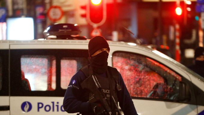 Teroristům se společnost v Bruselu rozvrátit nepovedlo, byl to jen horší víkend, říká bezpečnostní analytik působící v Bruselu Radek Khol. Belgie je podle něj pro teroristy vhodná z několika důvodů.