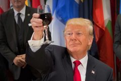 Trump nikdy neměl pivo a nemá rád pijáky. Svému soudci Kavanaughovi to ale odpouští