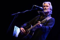 Kris Kristofferson divákům v Praze zazpíval také s dcerou