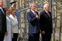 Česko už nebude letadlovou lodí USA uprostřed Evropy