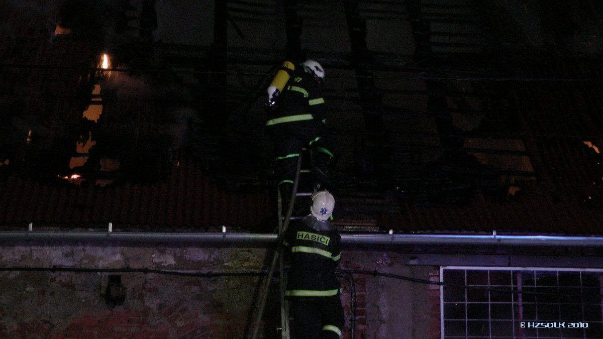 Požár průmyslové budovy v Plumlově na Prostějovsku