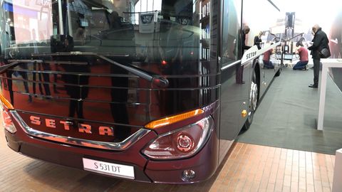 Víte, kolik "žere" luxusní autobus? V Praze se ukázaly nejnovější vozy pro hromadnou dopravu