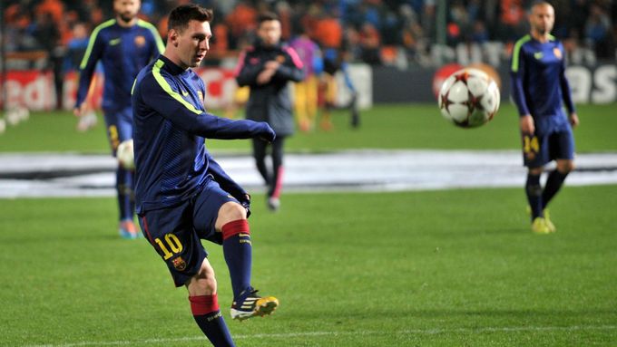 Lionel Messi dává v Nikósii svůj 72. gól v Lize mistrů.