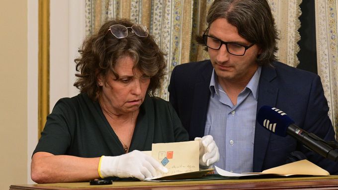 "To není žádný dopis." Takto ve sledovaném přenosu živě otevřeli obálku se vzkazem Masaryka