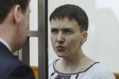 Savčenková připomíná Horákovou. Vzdoruje Putinovu Rusku a šeptá nám: Nebojte se