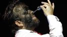 Performer Jesus Aceves, who has hypertrichosis, which is a skin condition where an abnormal amount of hair growth is present on the body, inserts a teaspoon into his nose during a rehearsal for the Circus of Horrors at the Churchill Theatre in Bromley, south east London January 10, 2013. Circus of Horrors, former finalists on television program "Britain's Got Talent", have advertised for a wolf man or woman on government jobs website Directgov. The circus have a Mexican wolf man (who is Aceves), but new UK Border Agency rules meant that before a worker can be granted a certificate of sponsorship, the company must advertise the job in Britain. Picture taken January 10, 2013. REUTERS/Luke MacGregor (BRITAIN - Tags: ENTERTAINMENT HEALTH SOCIETY IMMIGRATION BUSINESS EMPLOYMENT TPX IMAGES OF THE DAY) Published: Led. 11, 2013, 9:46 dop.