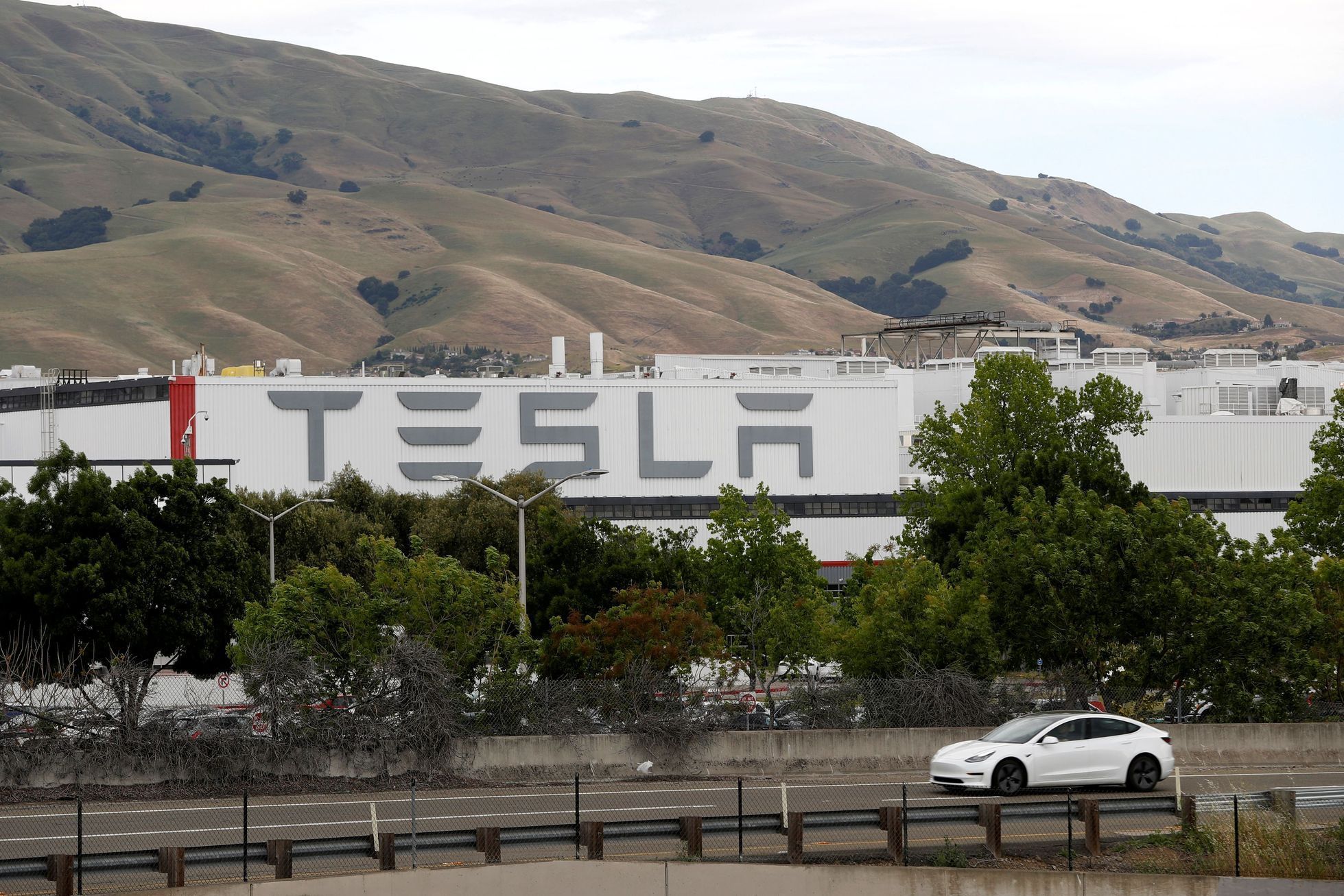 Továrna automobilky Tesla Fremont