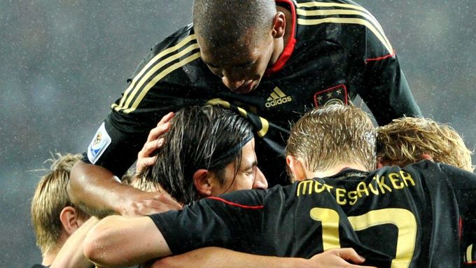 "Multikulturní" fotbalová reprezentace Německa jde od úspěchu k úspěchu. (Snímek z mistrovství světa 2010.)