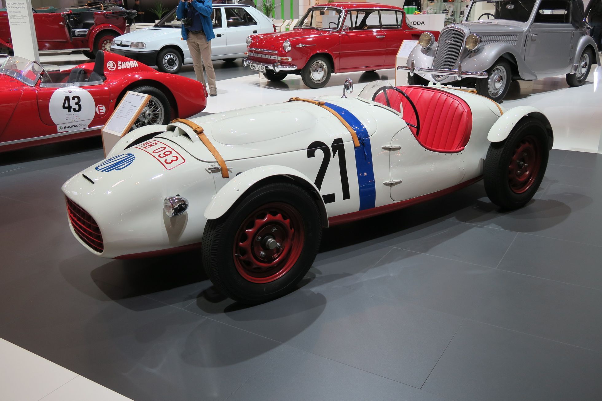 Stánek Škody na výstavě klasických automobilů v Essenu