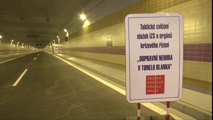 Datum otevření Blanky nelze ze smluv vyčíst, tvrdí Dolínek