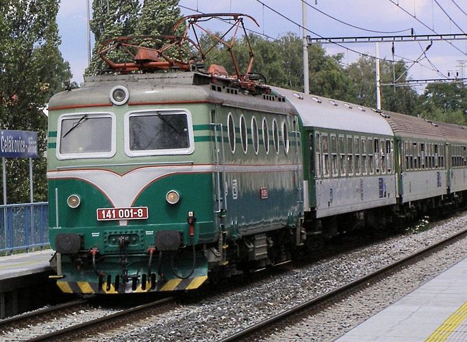 Bobina. Lokomotiva řady 141. Na konci 50. let je vyráběla Škoda Plzeň. Přezdívku získal podle označení pojezdu - Bo'Bo'. Jelikož tuto přezdívku měla už řada 140, rozlišuje se Bobina-nulka a Bobina-jednička.