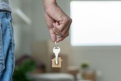 Drsná realita bydlení. Mladé Čechy děsí, náklady jsou likvidační. Řešení ale překvapí