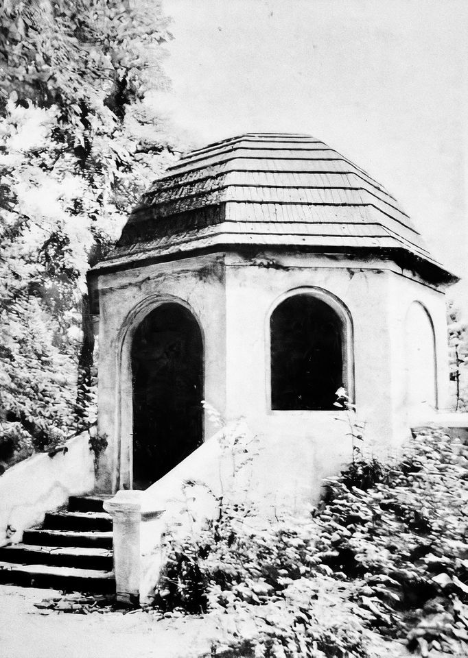 Pavilon "Giardino segreto" v areálu usedlosti Cibulka, pocházející z roku 1819.