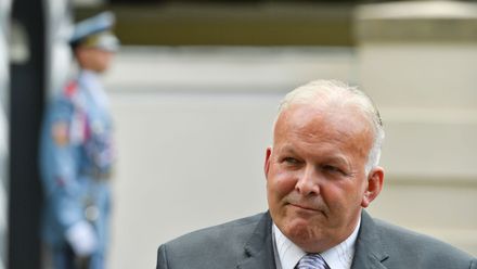 Krčála má vystřídat Maláčová. Nechci být zátěží pro ČSSD ani vládu, komentuje rezignaci ministr