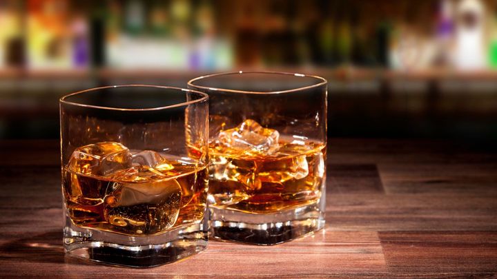 Od ledna si připlatíme za tabák a tvrdý alkohol, povinné EET čeká nejspíš i doktory