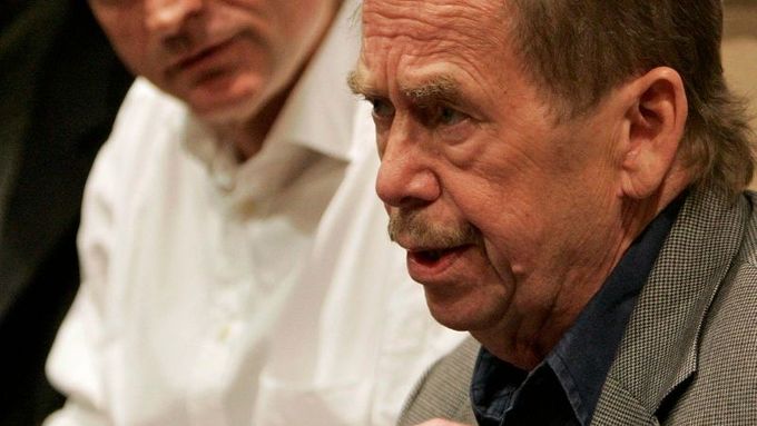 Dramatik Václav Havel a režisér David Radok.
