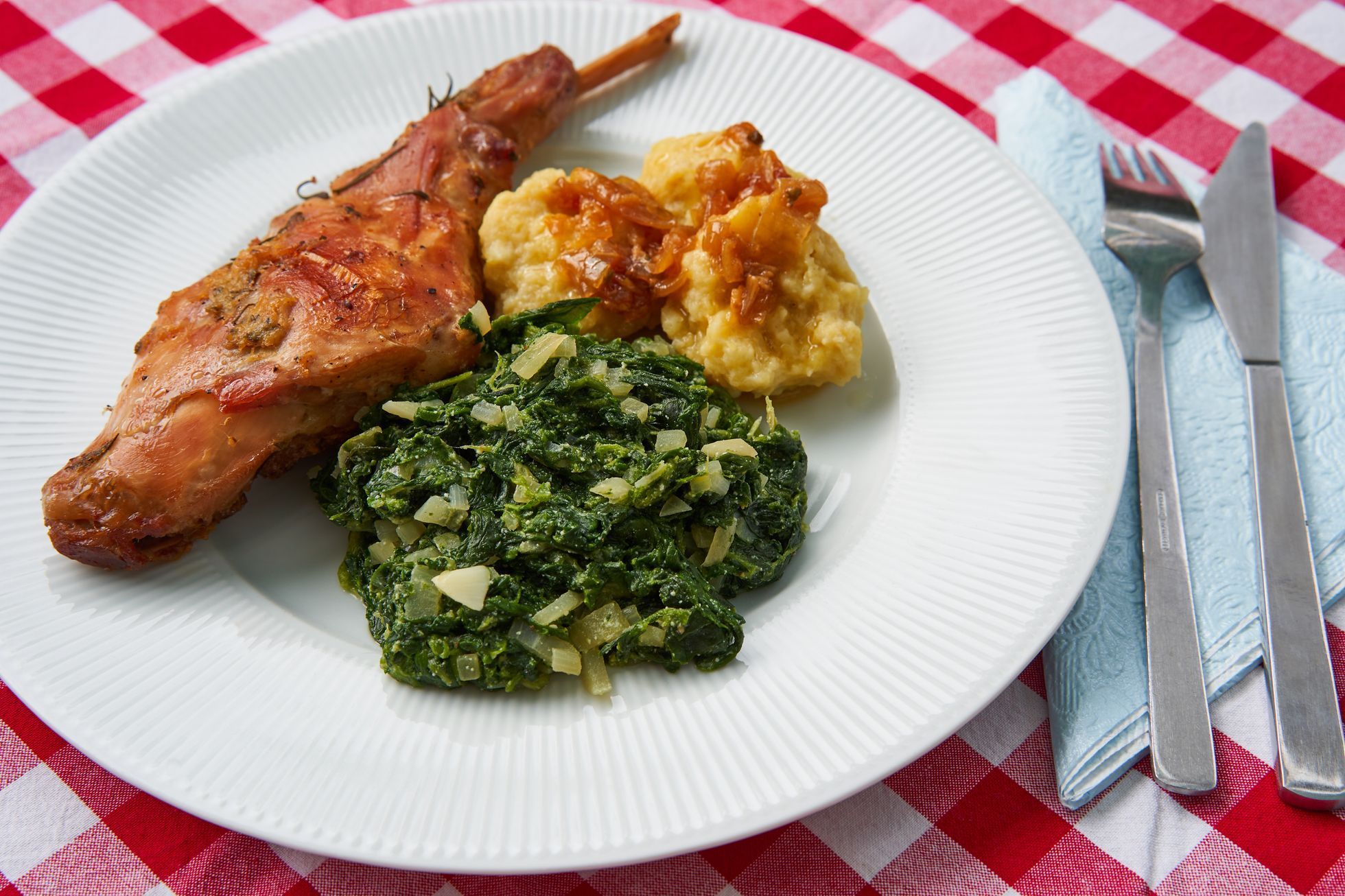 pečený králík, špenát